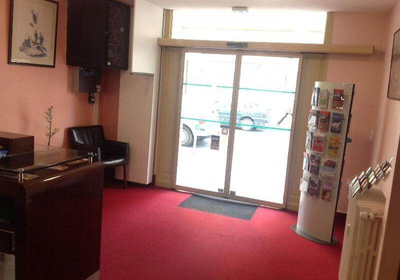 ホテル De La Paix