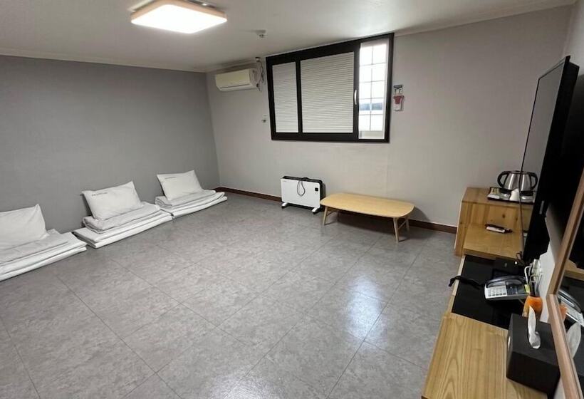 Отель Donghae Gloria Tourist