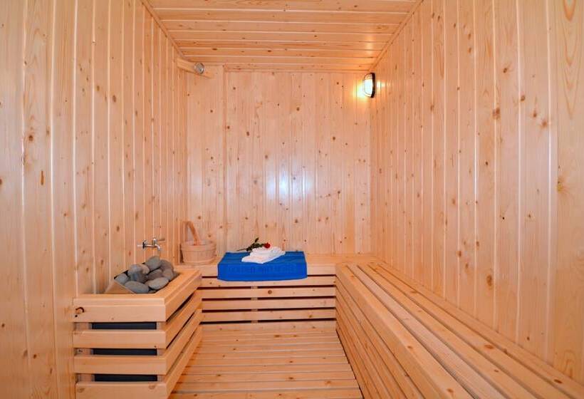 هتل Golden Rain 2