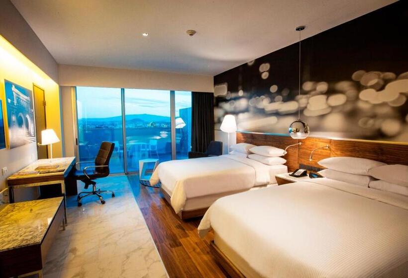 호텔 Krystal Urban Guadalajara