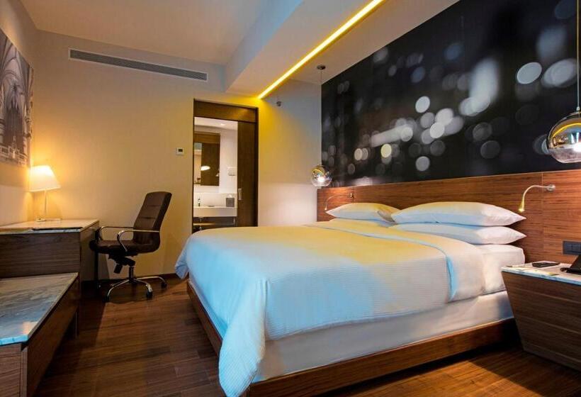 ホテル Krystal Urban Guadalajara