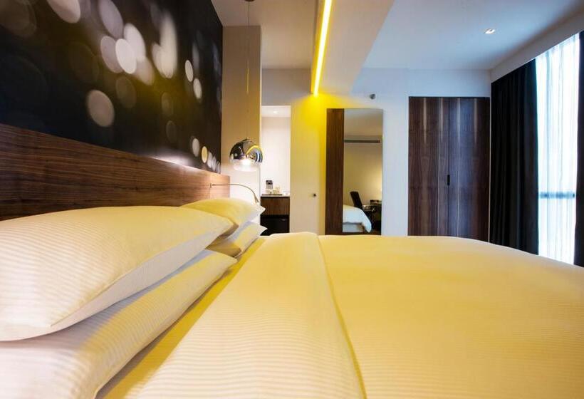 ホテル Krystal Urban Guadalajara