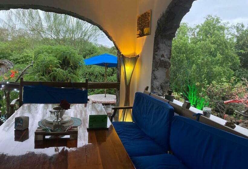 هتل La Fortaleza De Haro