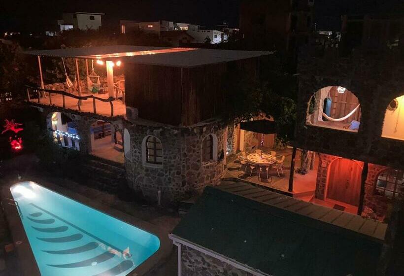 هتل La Fortaleza De Haro