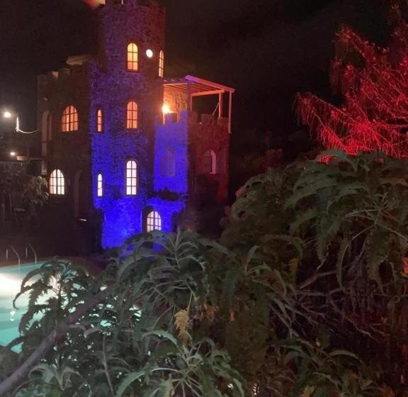 هتل La Fortaleza De Haro