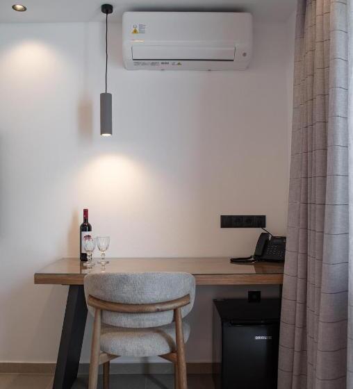 فندق Naxos Beach