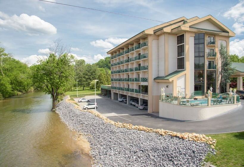 ホテル Pigeon River Inn