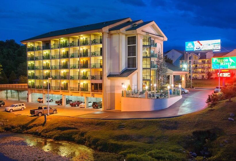 ホテル Pigeon River Inn