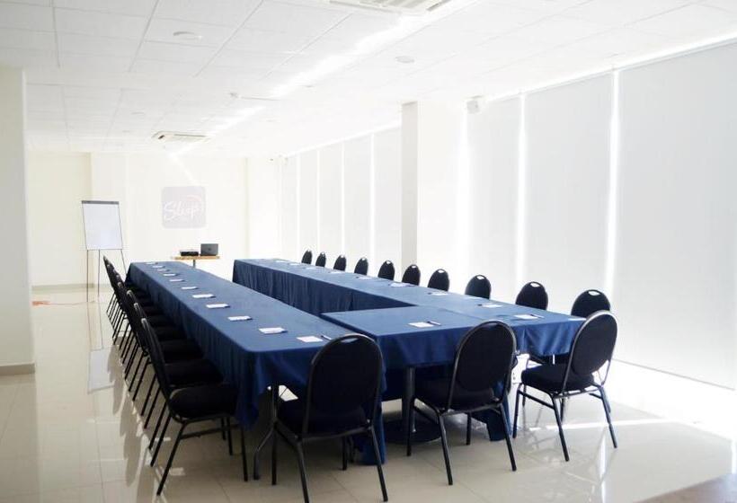 ホテル Sleep Inn Mazatlan