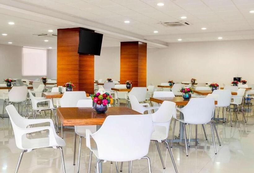 ホテル Sleep Inn Mazatlan