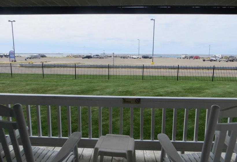 Отель Snyders Shoreline Inn