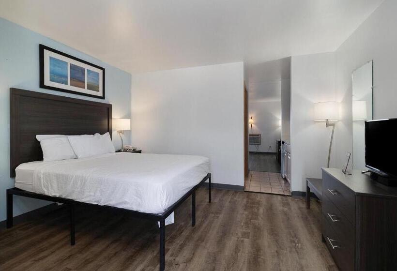 Отель Snyders Shoreline Inn