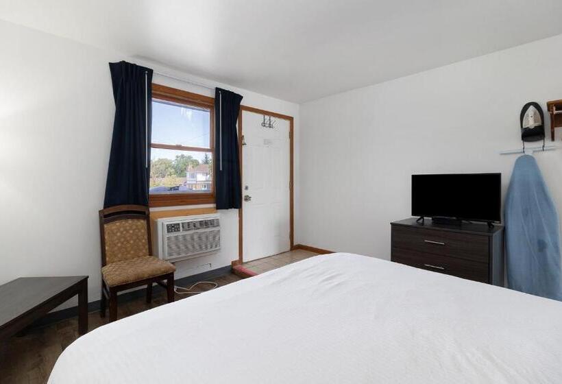 Отель Snyders Shoreline Inn