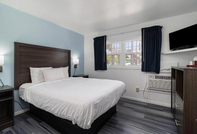 Отель Snyders Shoreline Inn