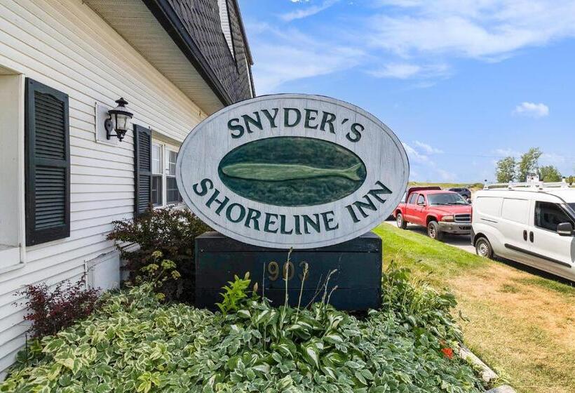 Отель Snyders Shoreline Inn