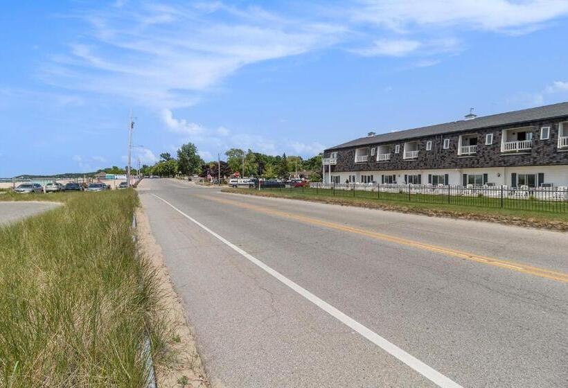 Отель Snyders Shoreline Inn