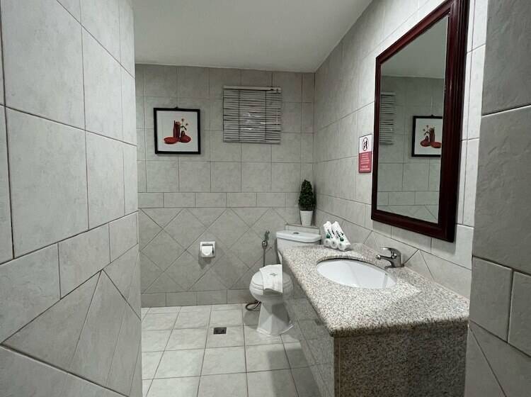 هتل Subic Residencias