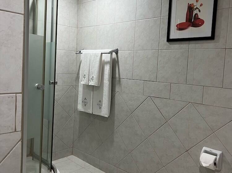 هتل Subic Residencias