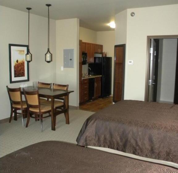 בית מלון כפרי Teddy's Residential Suites Watford City