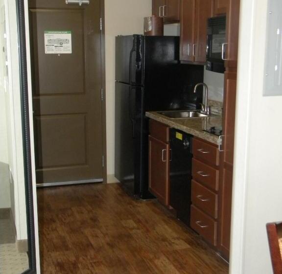 בית מלון כפרי Teddy's Residential Suites Watford City