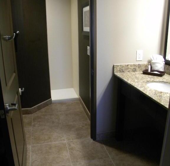 בית מלון כפרי Teddy's Residential Suites Watford City