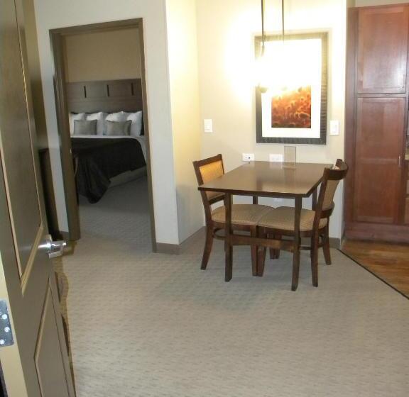 בית מלון כפרי Teddy's Residential Suites Watford City