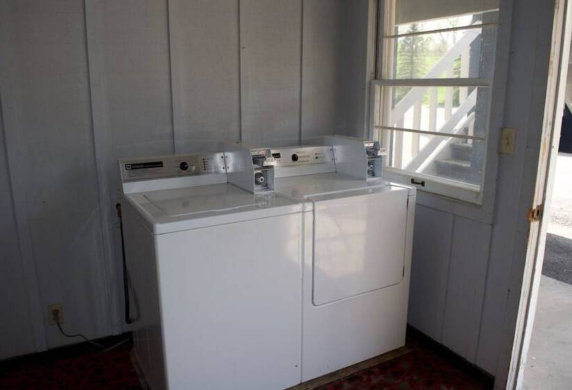 فندق على الطريق Amerivu Inn & Suites   St Croix Falls