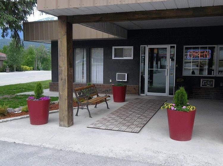 מוטל Selkirk Inn