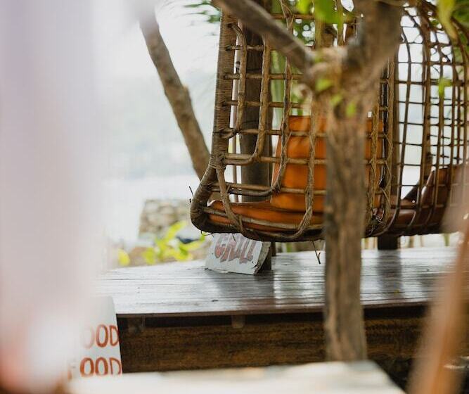 پانسیون Amami Beach Resort