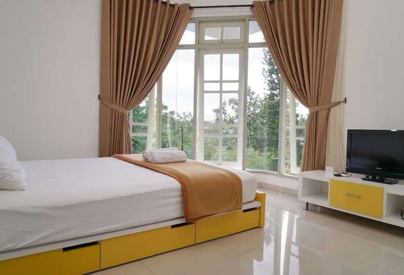 پانسیون Omah Sastro