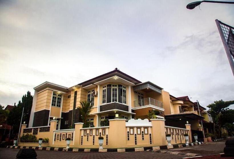 پانسیون Omah Sastro