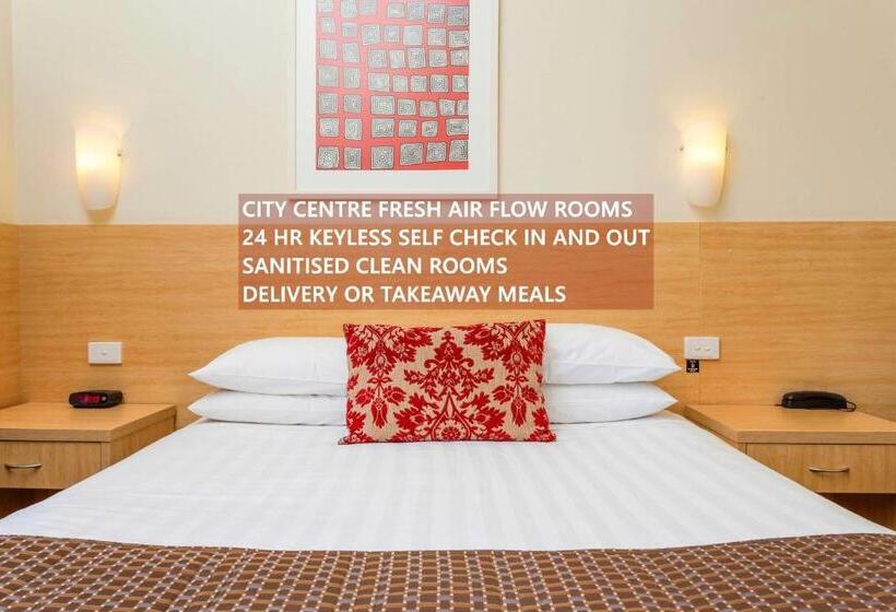 The Club Motel And Apartments