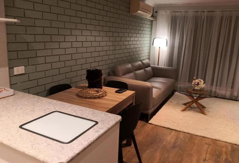 The Club Motel And Apartments