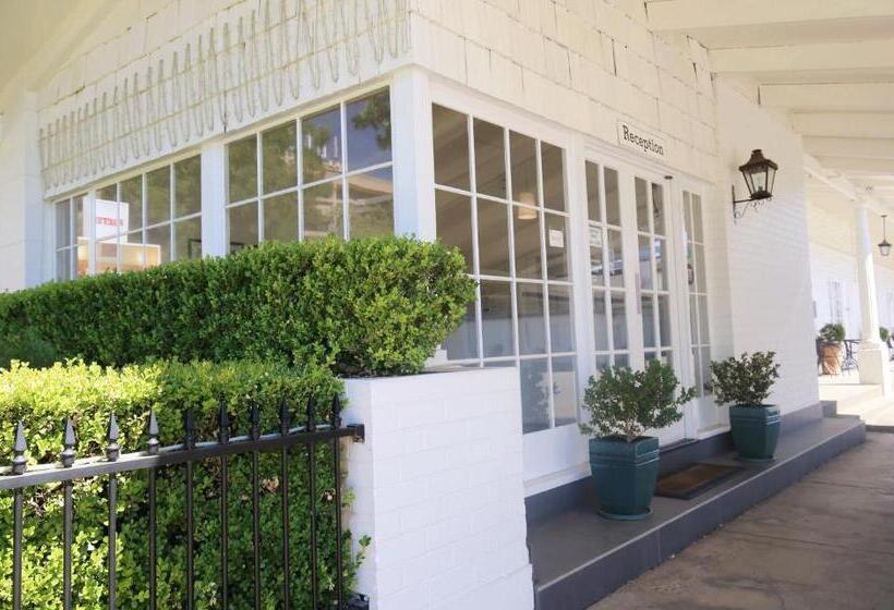 The Club Motel And Apartments