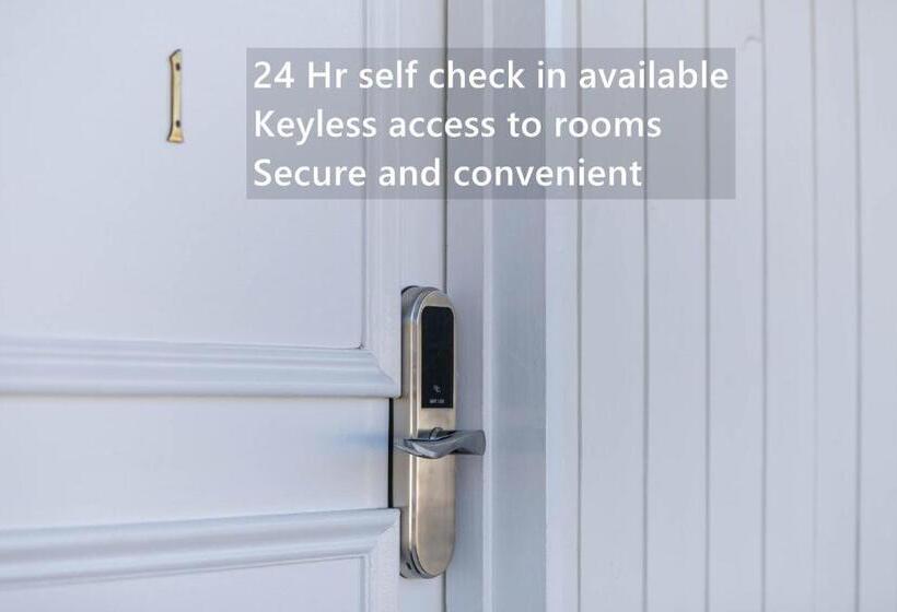 The Club Motel And Apartments