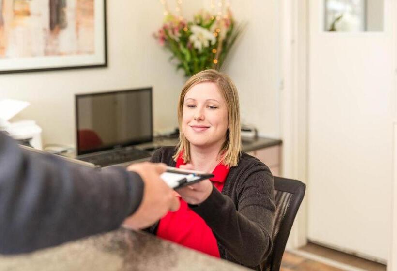 The Club Motel And Apartments