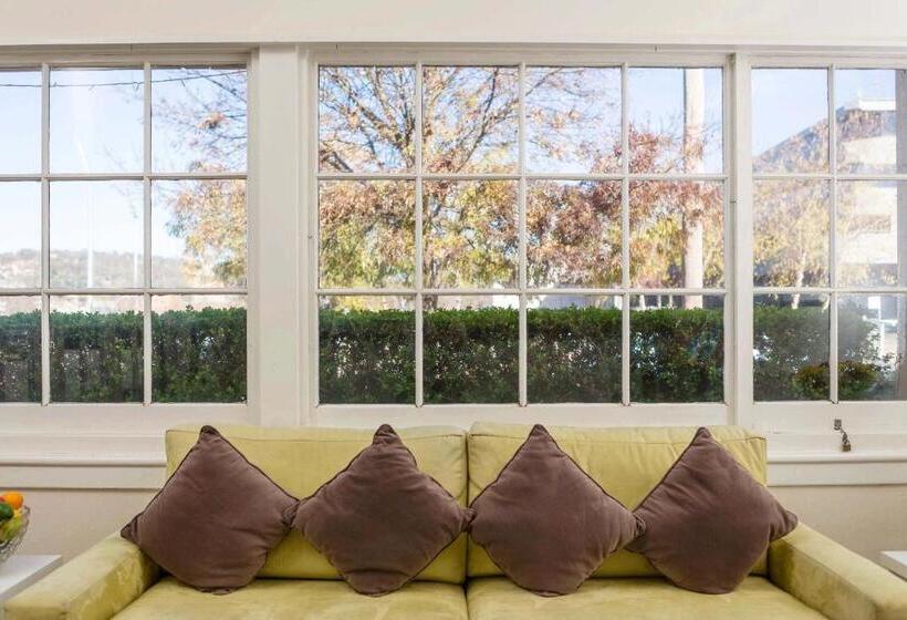 The Club Motel And Apartments