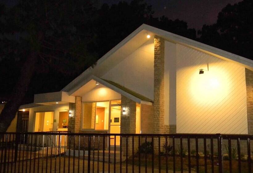 Tr3ats Guest House Bohol   Hostel