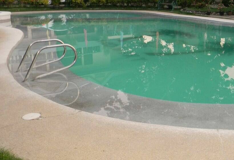 Tr3ats Guest House Bohol   Hostel