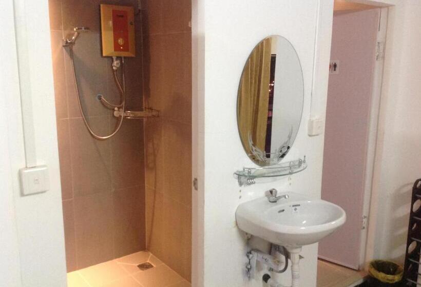 White Residence Hotel & Apartment