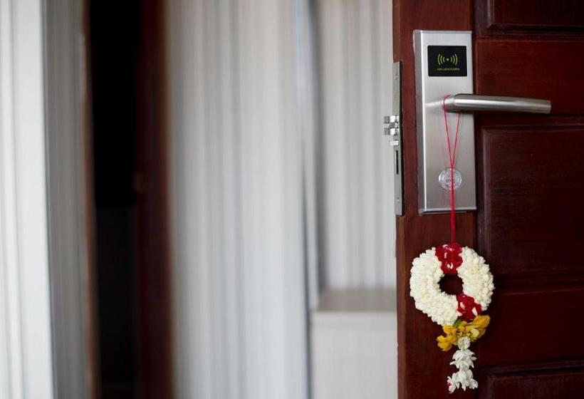 White Residence Hotel & Apartment