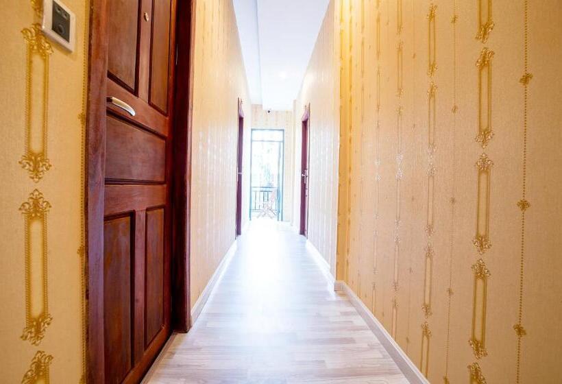 White Residence Hotel & Apartment