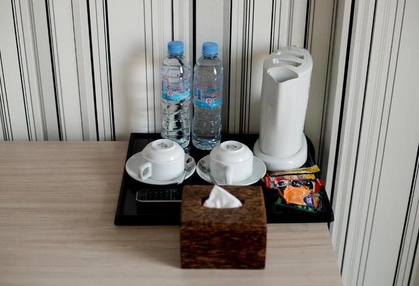 White Residence Hotel & Apartment