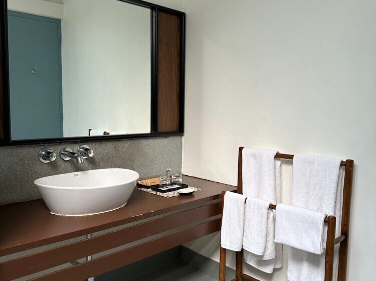 בית מלון כפרי Machaan Wilderness Lodge Nagarahole