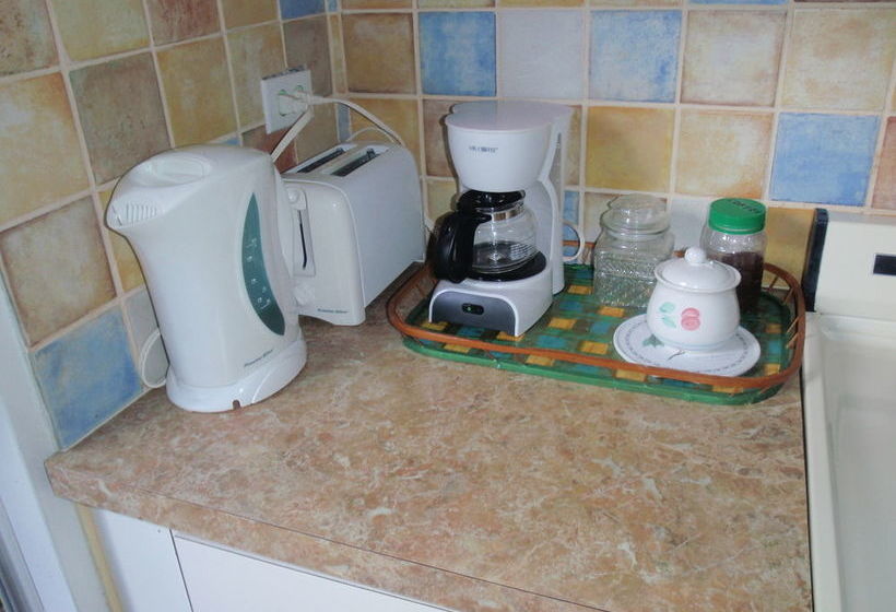 Eldemire's Tropical Island Inn