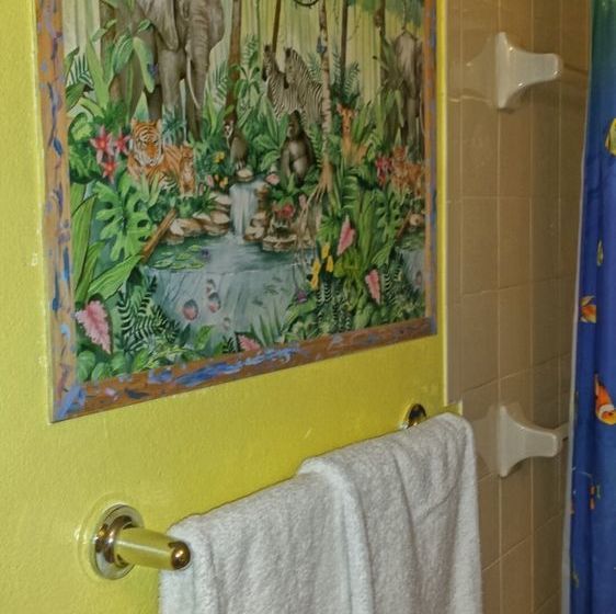 Eldemire's Tropical Island Inn