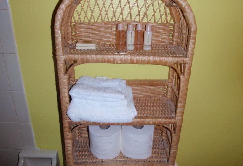 Eldemire's Tropical Island Inn