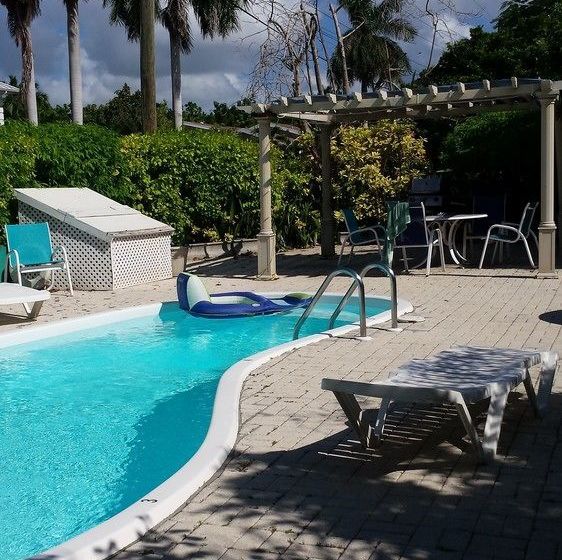 Eldemire's Tropical Island Inn