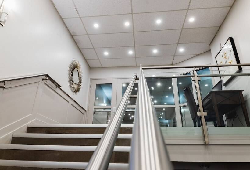 ホテル Adam S Airport Inn