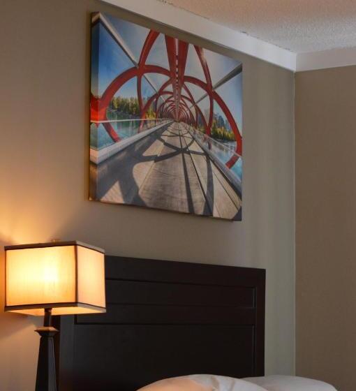 בית מלון כפרי Airport Traveller S Inn